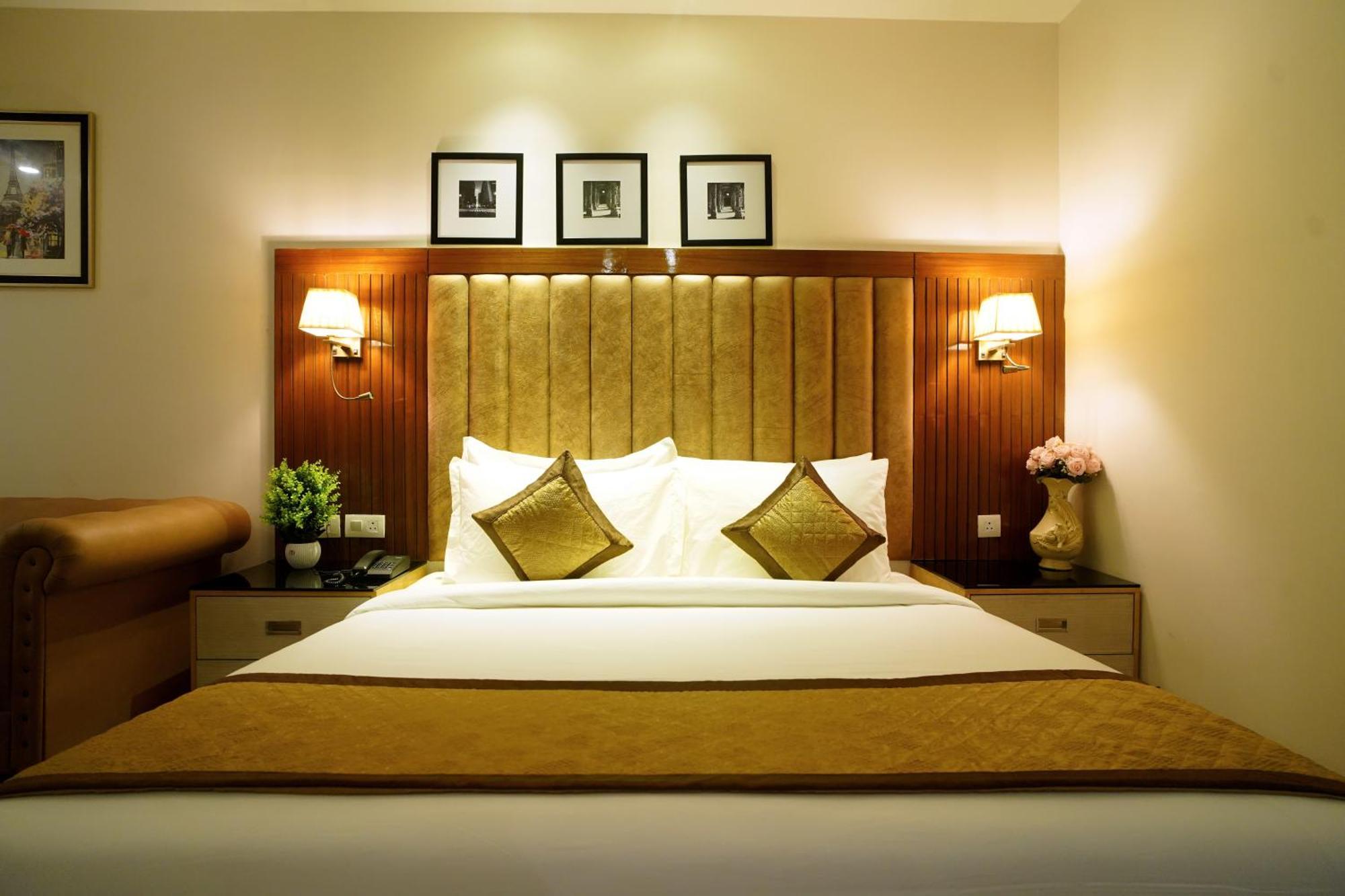 Hotel Sakura Gold Ґурґаон Екстер'єр фото