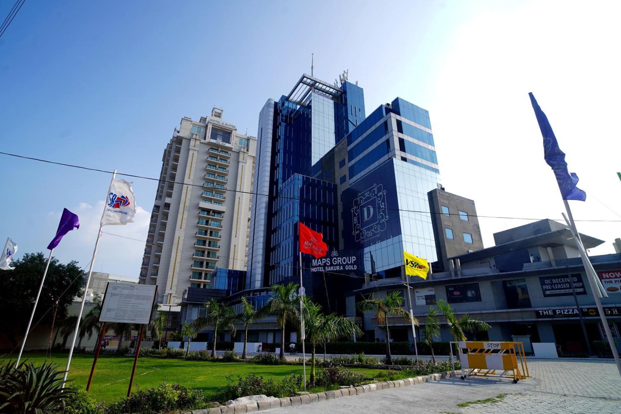 Hotel Sakura Gold Ґурґаон Екстер'єр фото