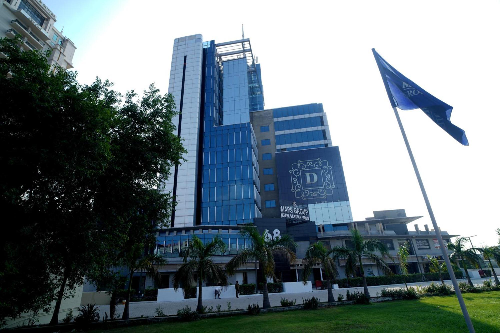 Hotel Sakura Gold Ґурґаон Екстер'єр фото