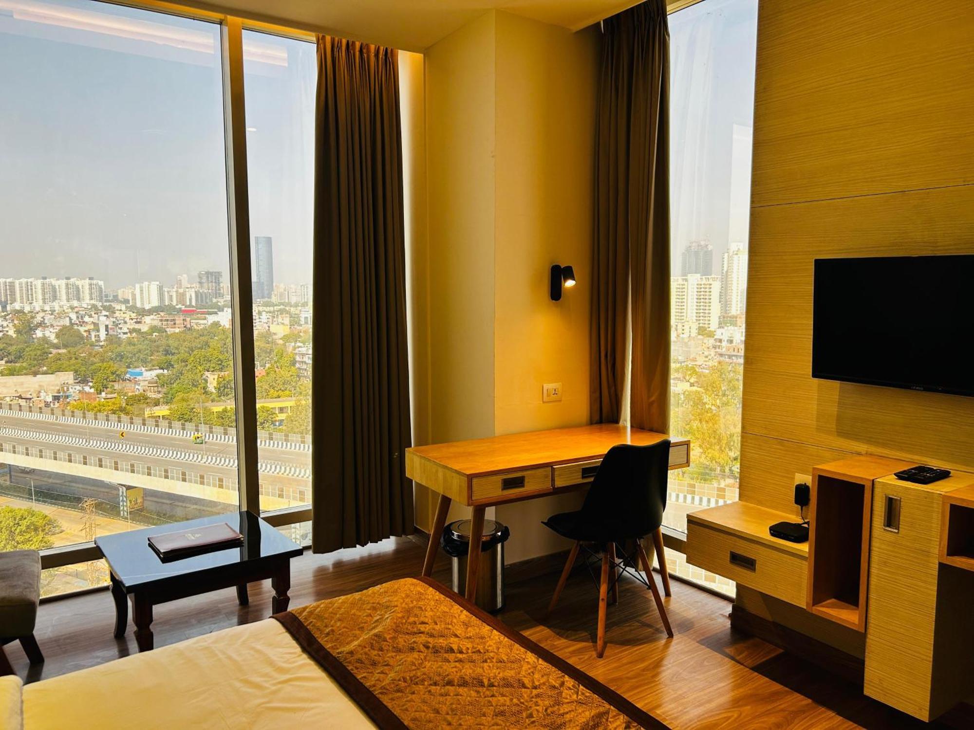 Hotel Sakura Gold Ґурґаон Екстер'єр фото